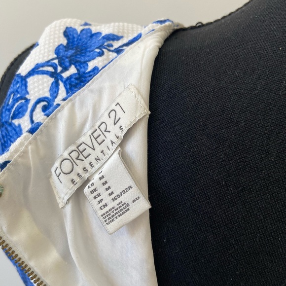 Floral beautiful dress - Picture 3 of 3